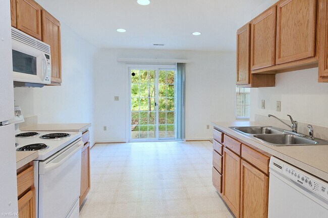 Foto del edificio - 3 br, 1.5 bath House - 119 Waterbury Court