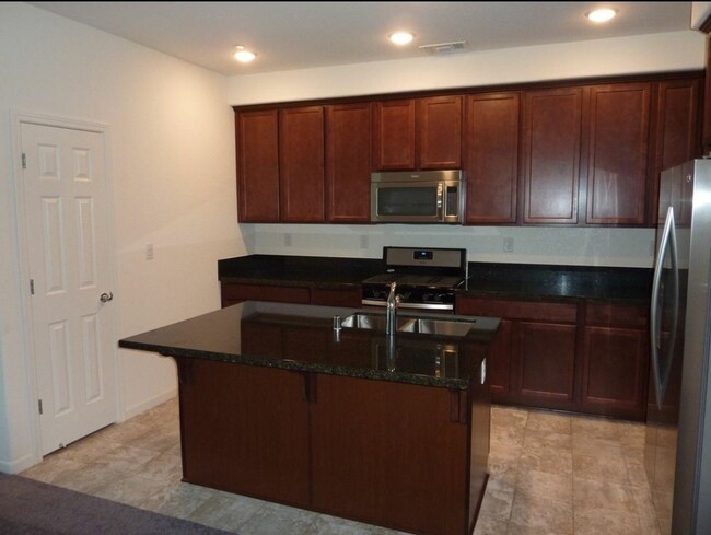 Building Photo - North Natomas 2 Story 4 Bed/2.5 Bath with ...