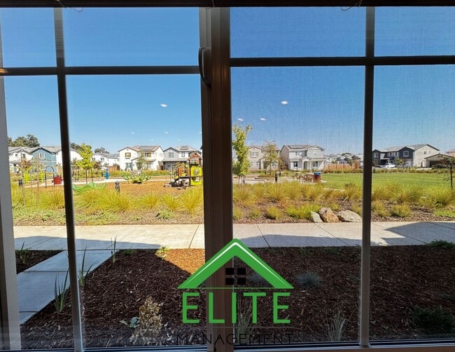 Building Photo - A Stunning Brand-New Home in a Prime Locat...
