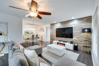 Building Photo - 8644 Sandberry Blvd