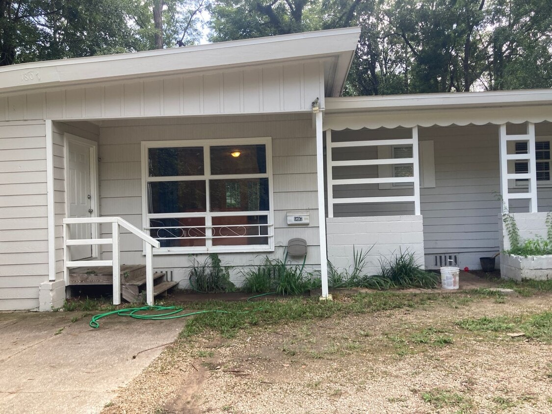 Photo - 1807 Jackson Bluff Road