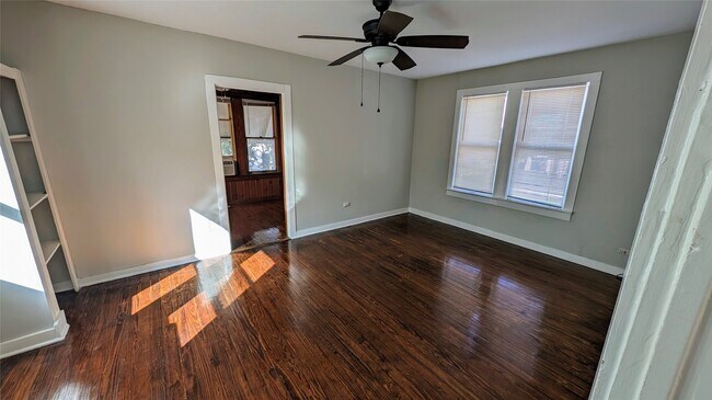 Foto del edificio - 2409 Ridgewood St