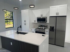 Building Photo - 1037 Barcelona St E