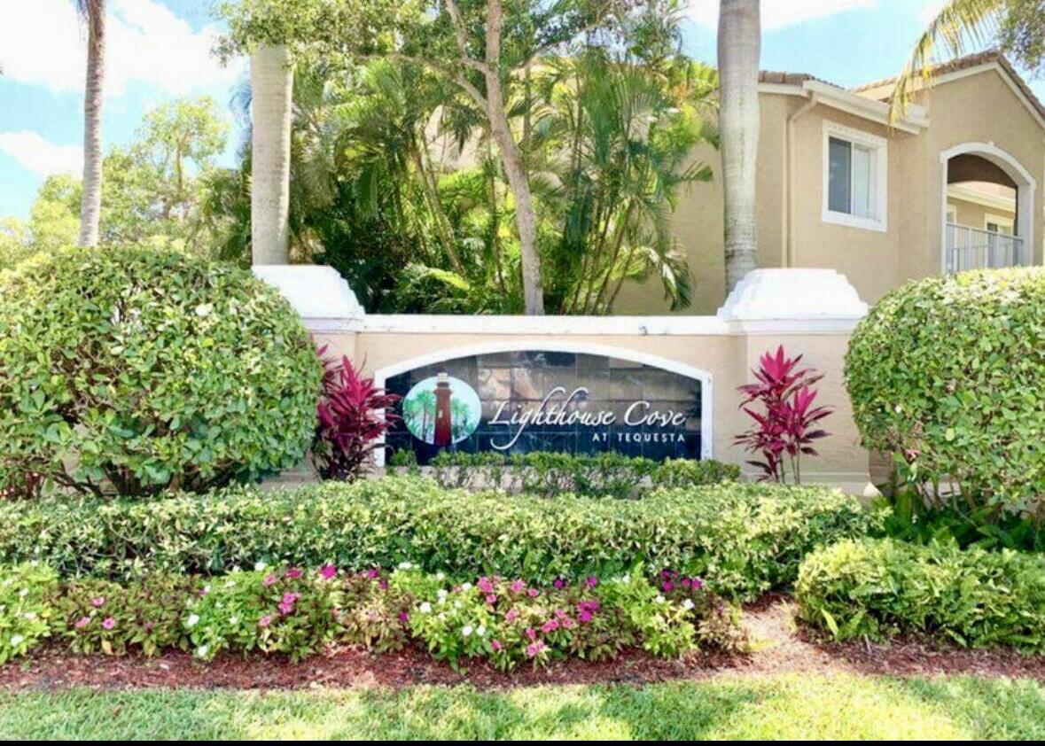Foto principal - 272 Village Blvd