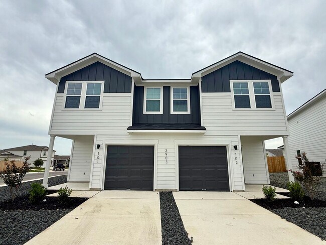 Foto del edificio - BRAND NEW 3 Bedroom, 2.5 Bathroom, Two-sto...