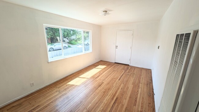 Building Photo - 1180 Bayview Avenue