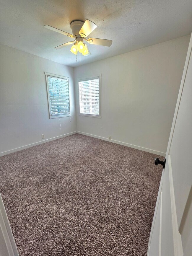 Foto del edificio - SINGLE LEVEL UPDATED 2 BED 1 BATH HOUSE