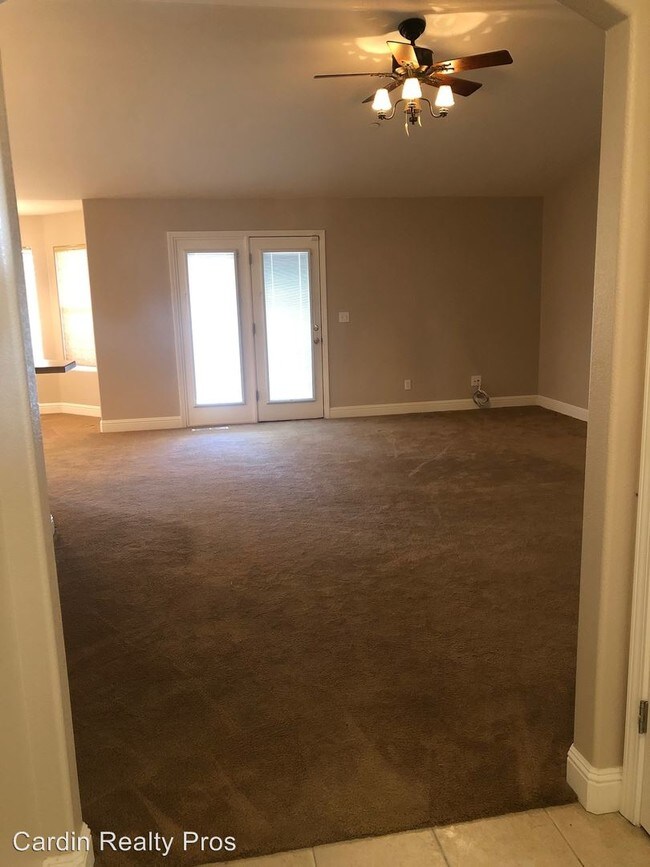 Building Photo - 3 br, 2 bath House - 1070 Truckee Ln
