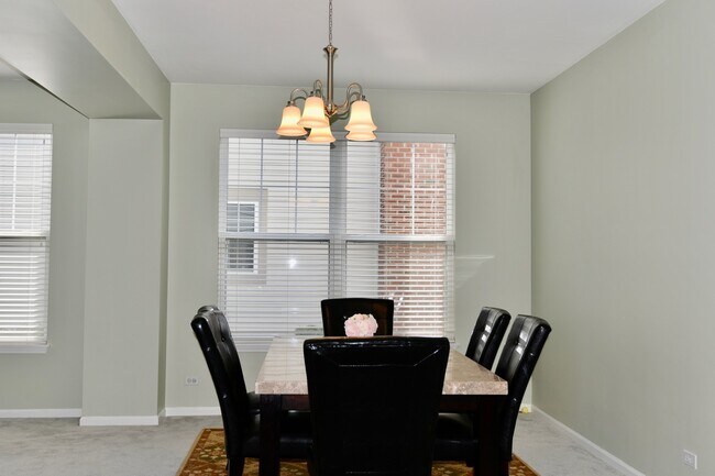 Building Photo - 1531 N Oakmont Dr