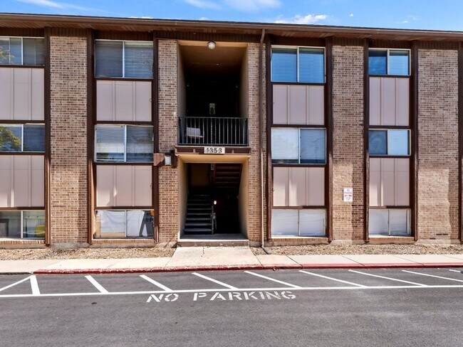 Foto del edificio - 1355 N Redwood Rd