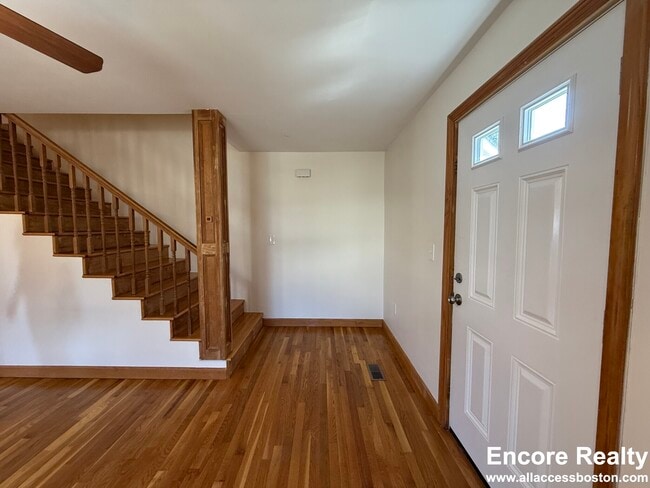 Building Photo - 24 Gardner St