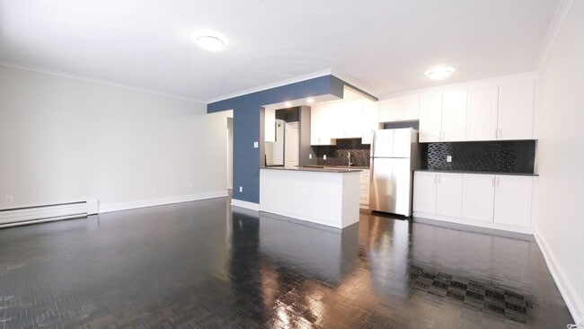 Building Photo - Balcony with Lakeview, 1 bedroom unit beautifully renovated.