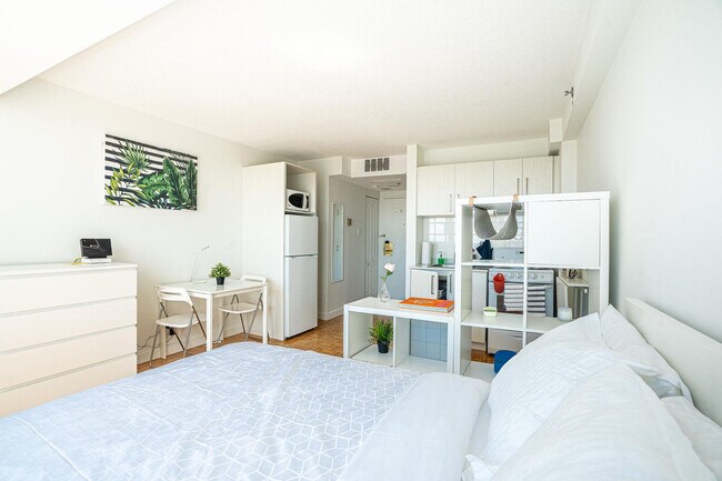 Building Photo - 1555 Boul. René-Lévesque O