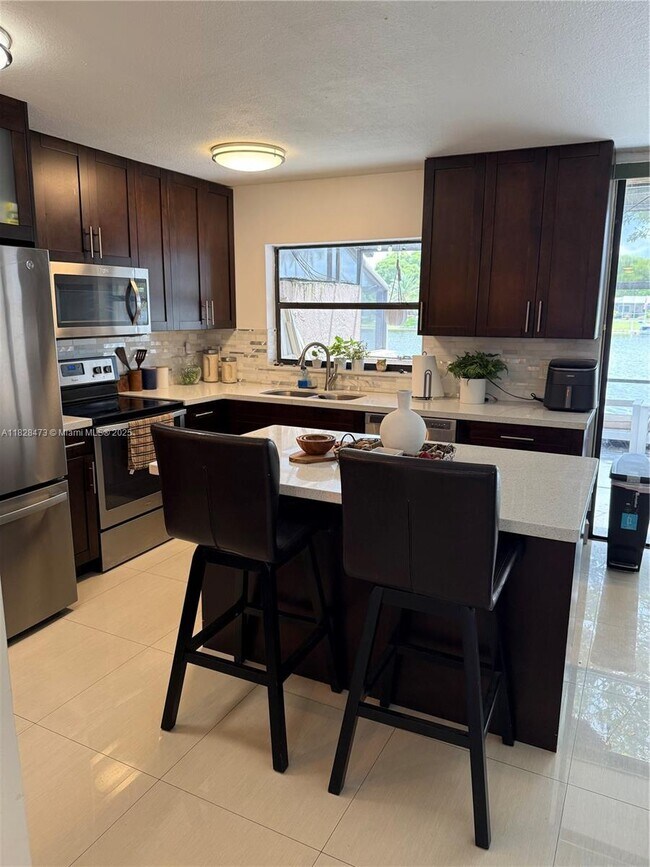Foto del edificio - 1339 NW 122nd Terrace