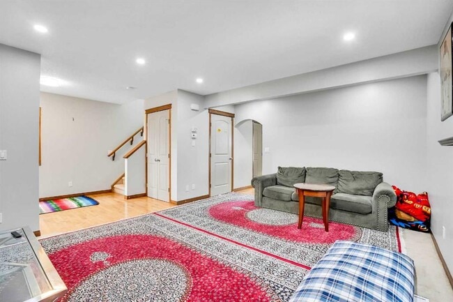 Building Photo - 94 Taralake Way NE
