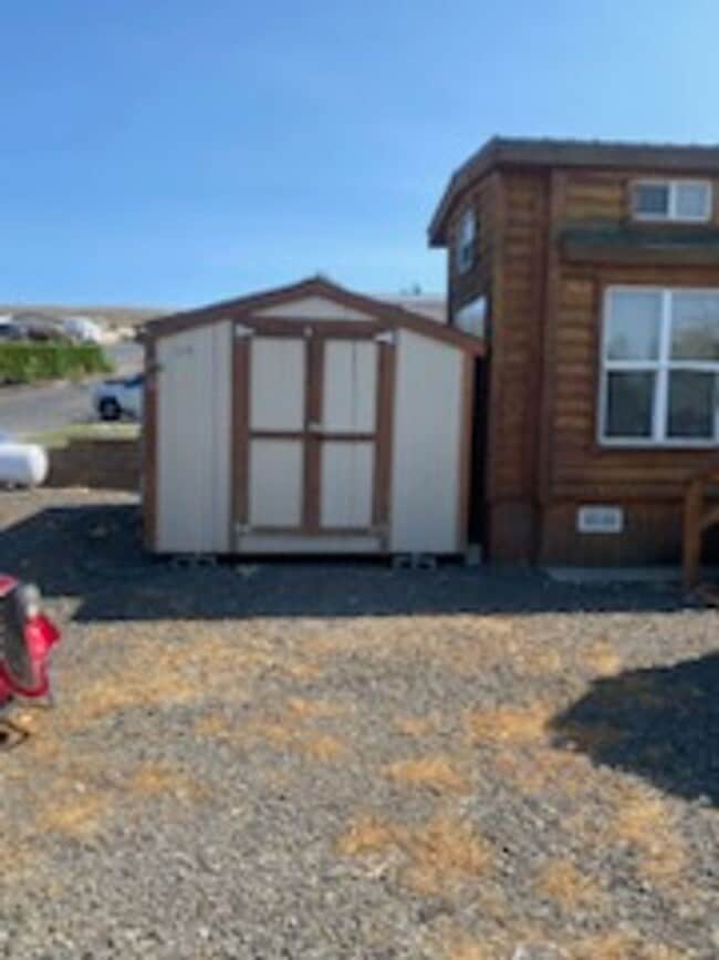 Building Photo - Mardon/ Potholes Tiny Home- Hunting/ Fishing/ Golfing/ Community Events