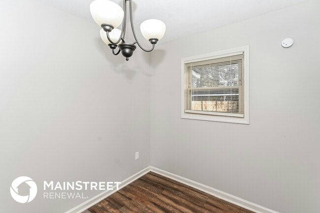 Building Photo - 1135 Pontiac Cir