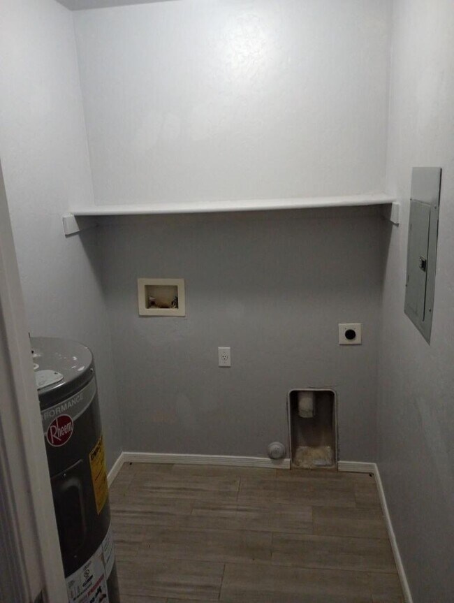 Building Photo - S Cababi Rd