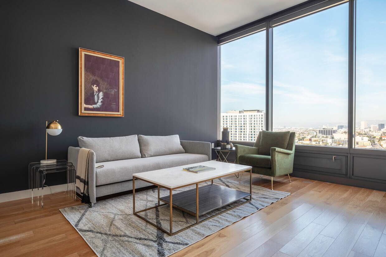 Foto principal - 810 S Spring St