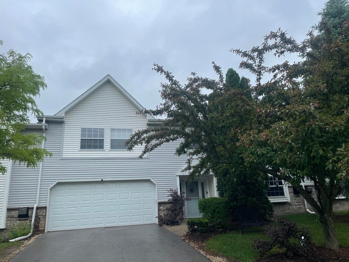 340 Dustin Dr, Brookfield, WI 53045 Condo for Rent in Brookfield, WI