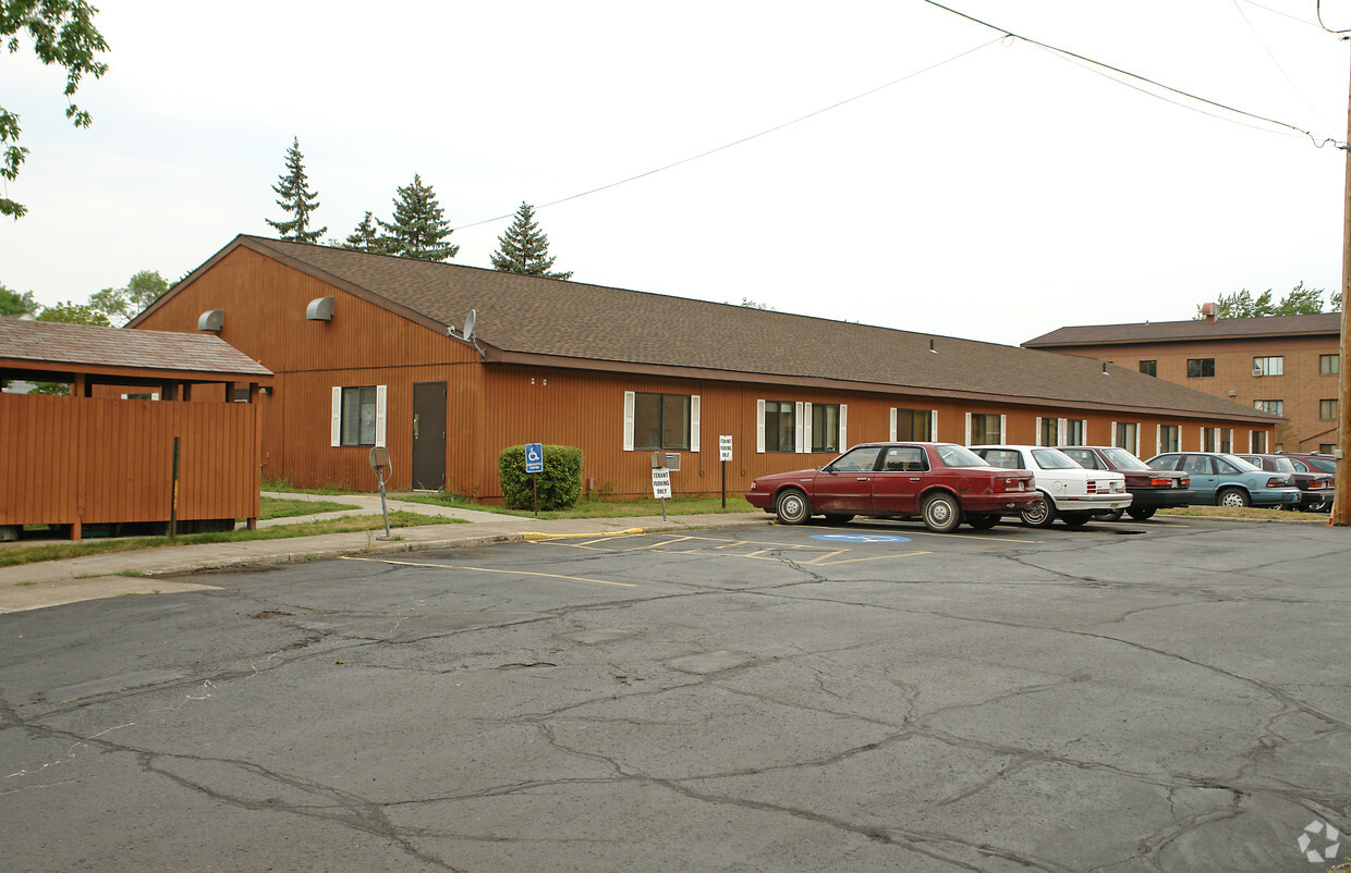 Building Photo - Elmwood Apts