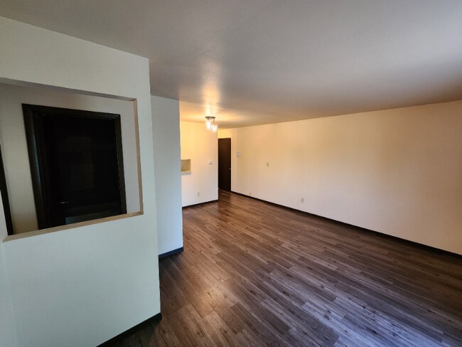 Building Photo - 5101 N Lovers Lane Rd