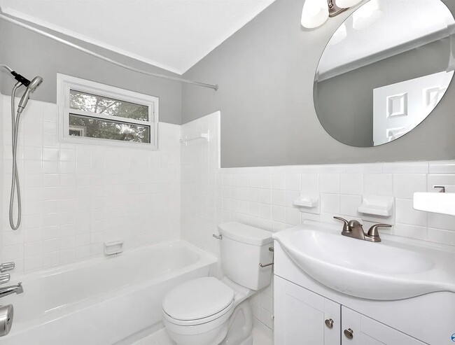 Building Photo - 3410 Freda Ln NW