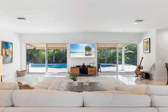 Photo - 1014 Jefferson St (Hollywood, FL) House