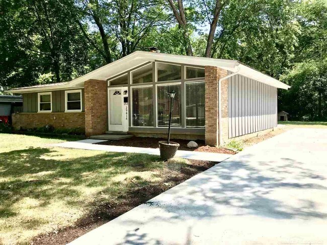 Building Photo - 29814 Chelmsford Rd