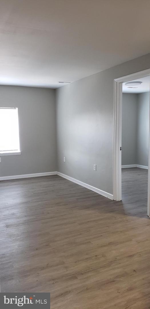 Foto del edificio - 403 W 6th St