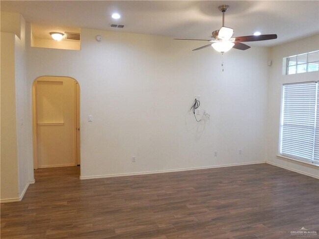 Foto del edificio - 2306 E 23rd St