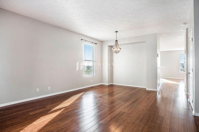 Foto del edificio - Beautiful 4 Bedroom Bellevue Home