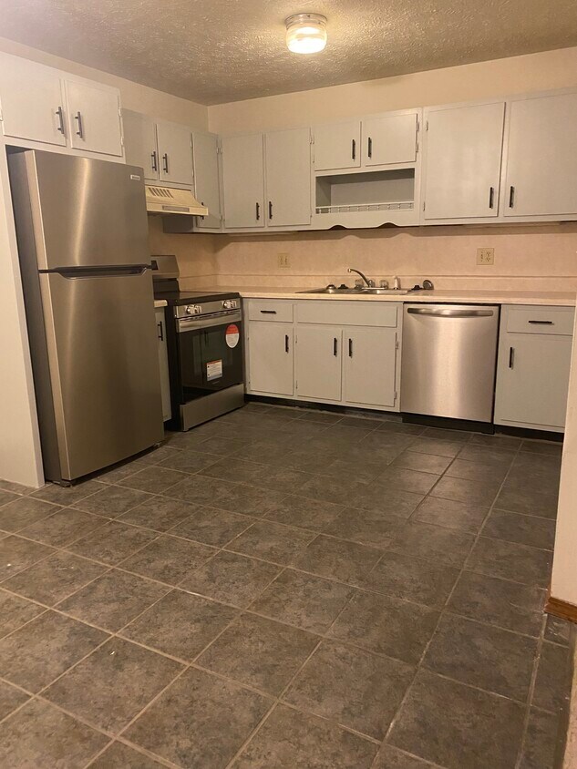 Kitchen - 1916 Tracy Dr