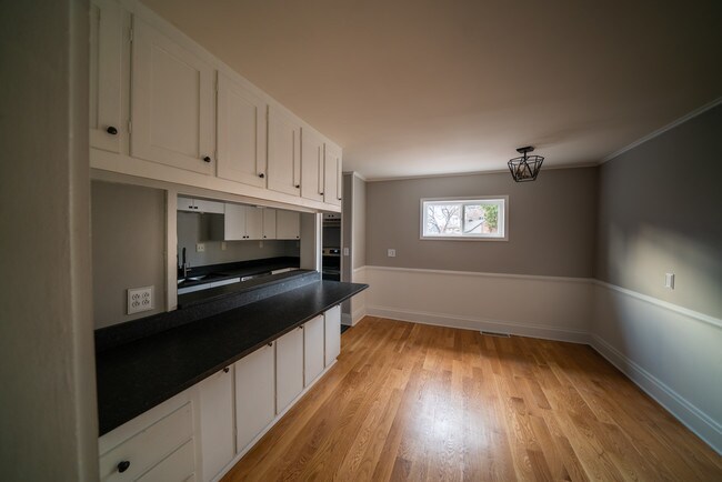 Building Photo - 555 S 4th St