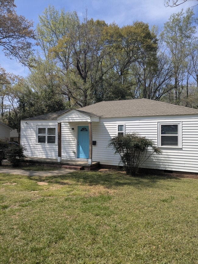 Foto del edificio - 806 N Woodland Dr