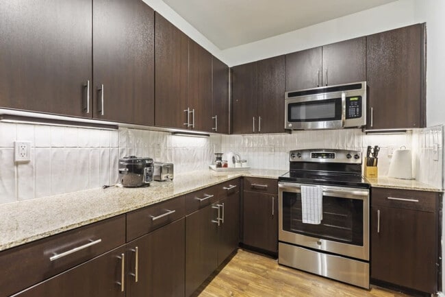 Foto del edificio - 5250 Town and Country Blvd