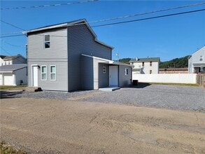 Building Photo - 1012 Birch Wy