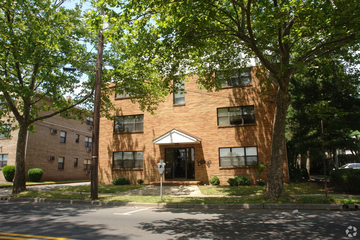 Foto del edificio - 121 E Elizabeth Ave