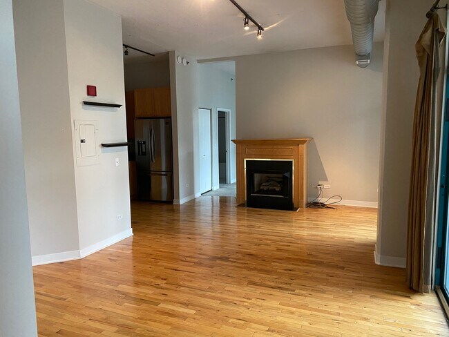 Building Photo - 910 W Madison St