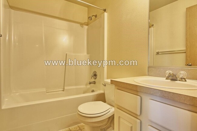 Foto del edificio - 3 Bed, 2.5 Baths Duplex in Camas Near LaCa...