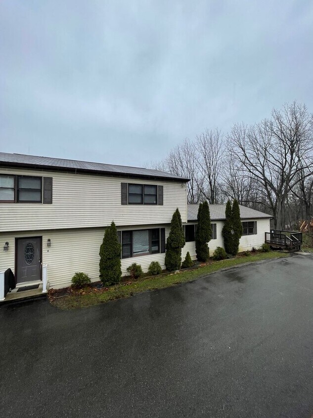227 Colden Hill Rd Unit B, Newburgh, NY 12550 Room for Rent in