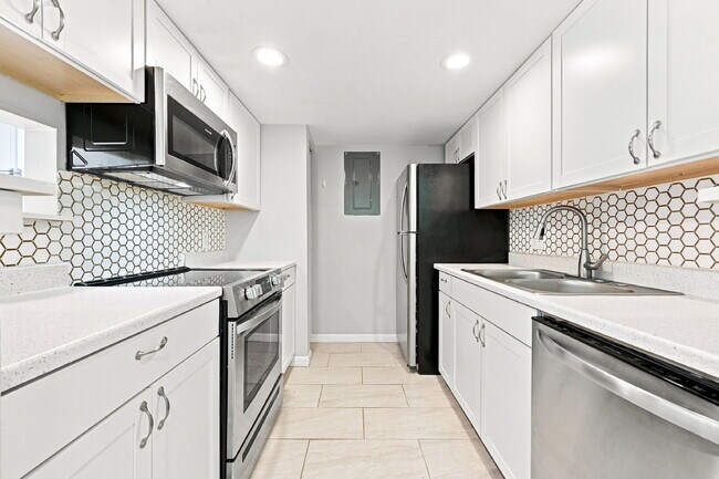 Foto del edificio - $1,540.95- 2 Bed, 2 Bath Updated Condo in Denver with In Unit Laundry and Community Amenities!