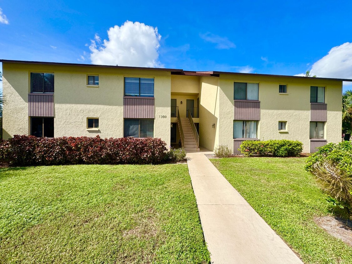 Foto principal - **SPRINGWOOD**2 BED / 2 BATH**NAPLES**ANNU...