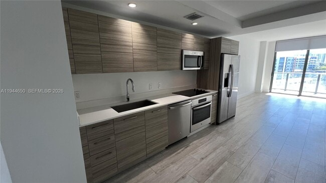 Foto del edificio - 121 NE 34th St