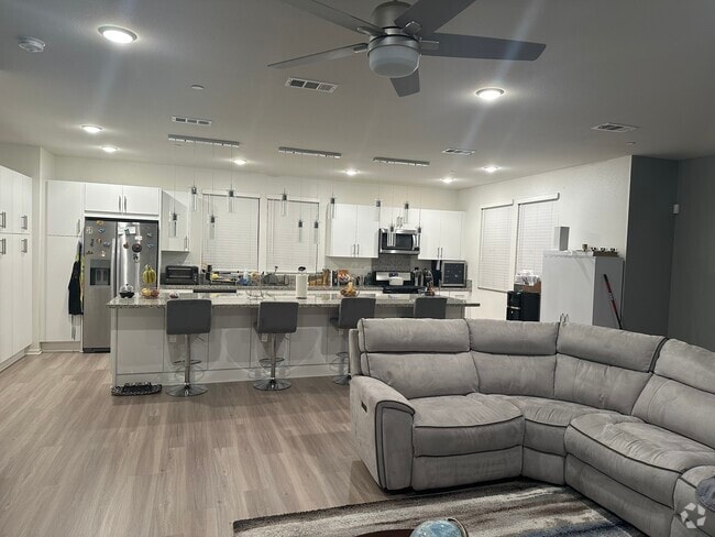 Building Photo - 5340 Calle Rockfish