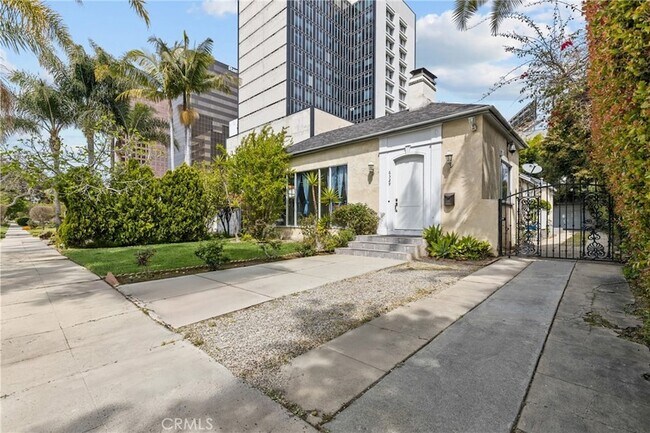 Foto del edificio - 6329 Warner Dr