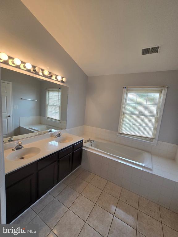 Foto del edificio - 7809 Koopman Ct