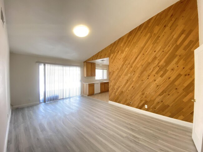 Building Photo - 4424 Tennyson Dr