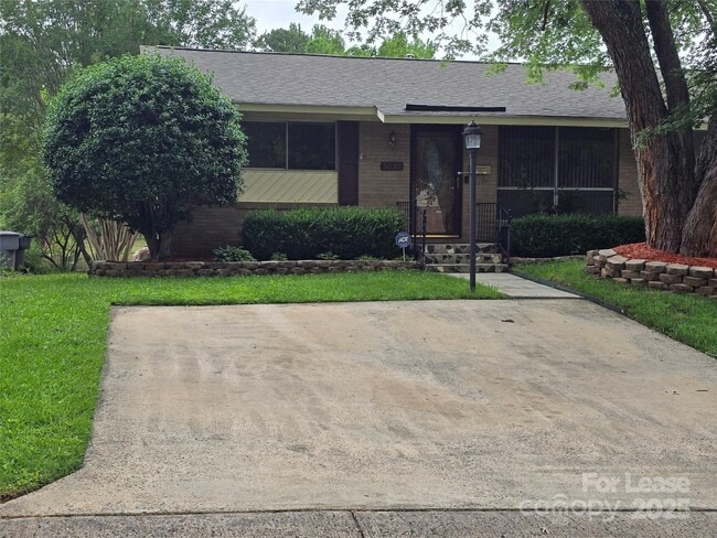 Building Photo - 5027 Malibu Dr