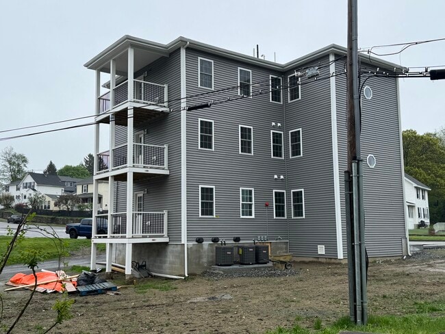 Building Photo - 393 Hamilton St